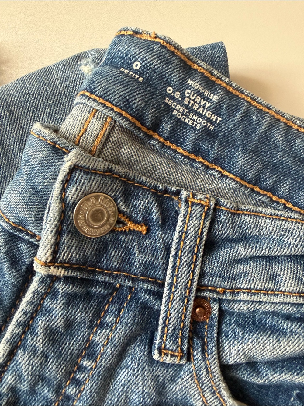 Old Navy Women’s O.G. Straight Curvy Distressed Jeans 0 Petite
